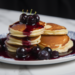 Panquecas Americanas com Xarope de Bordo: Café da Manhã Perfeito!